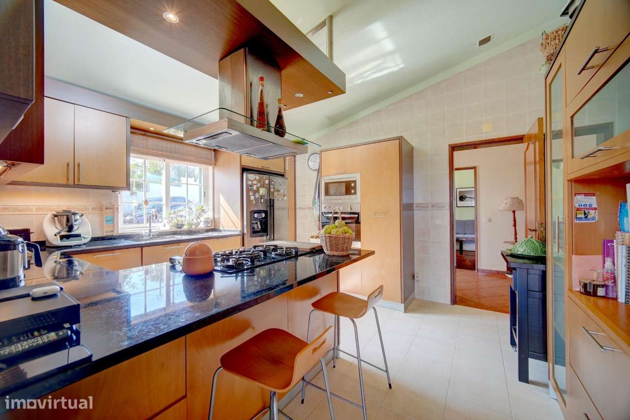 Quinta com Casa Tradicional com Piscina e Terreno de 8.800 m²-19