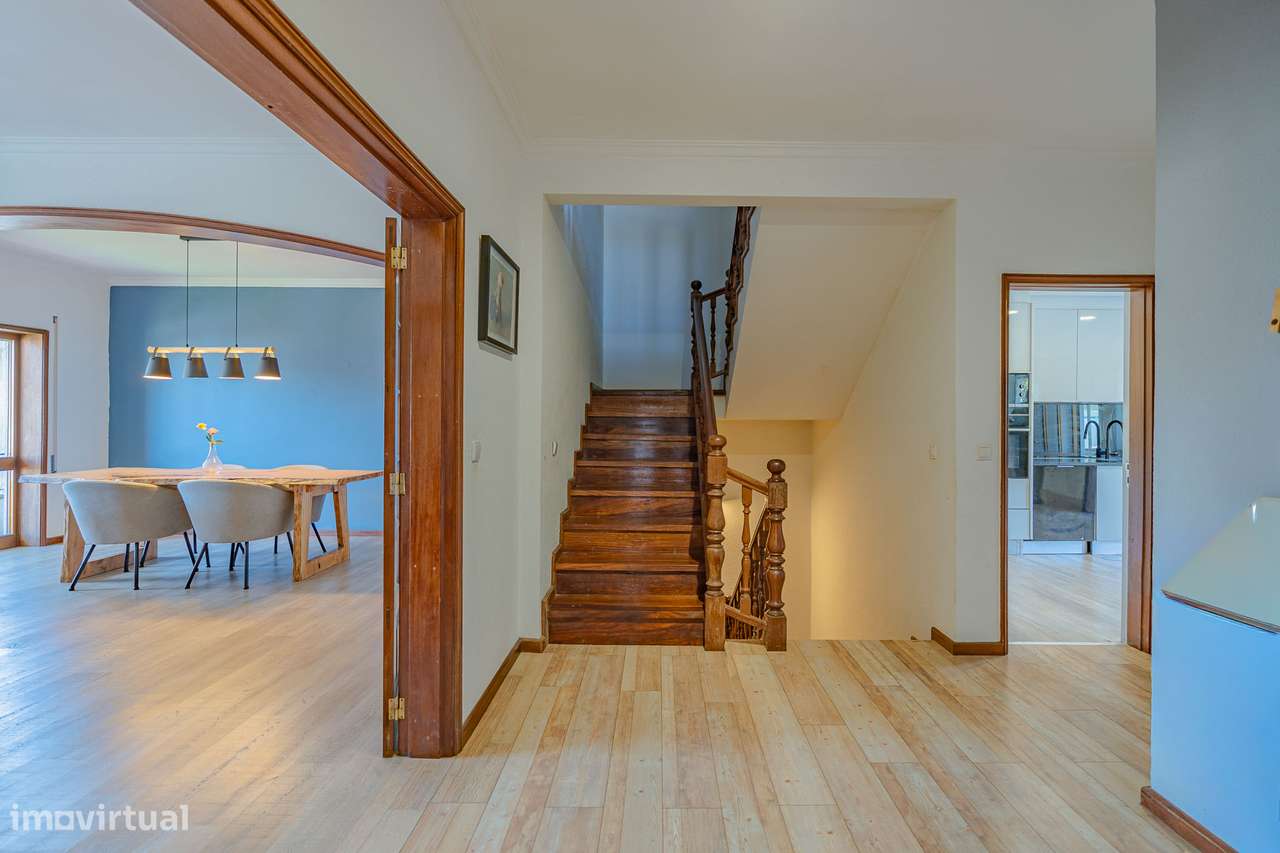 T3 Geminada com jardim, terraço e garagem em Canelas-24