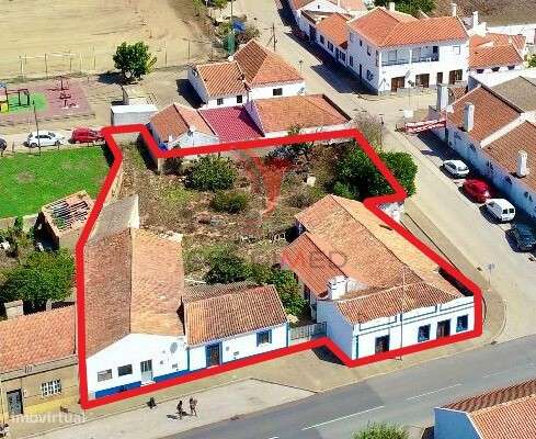 Moradia com comércio para recuperar - Grande imagem: 2/27