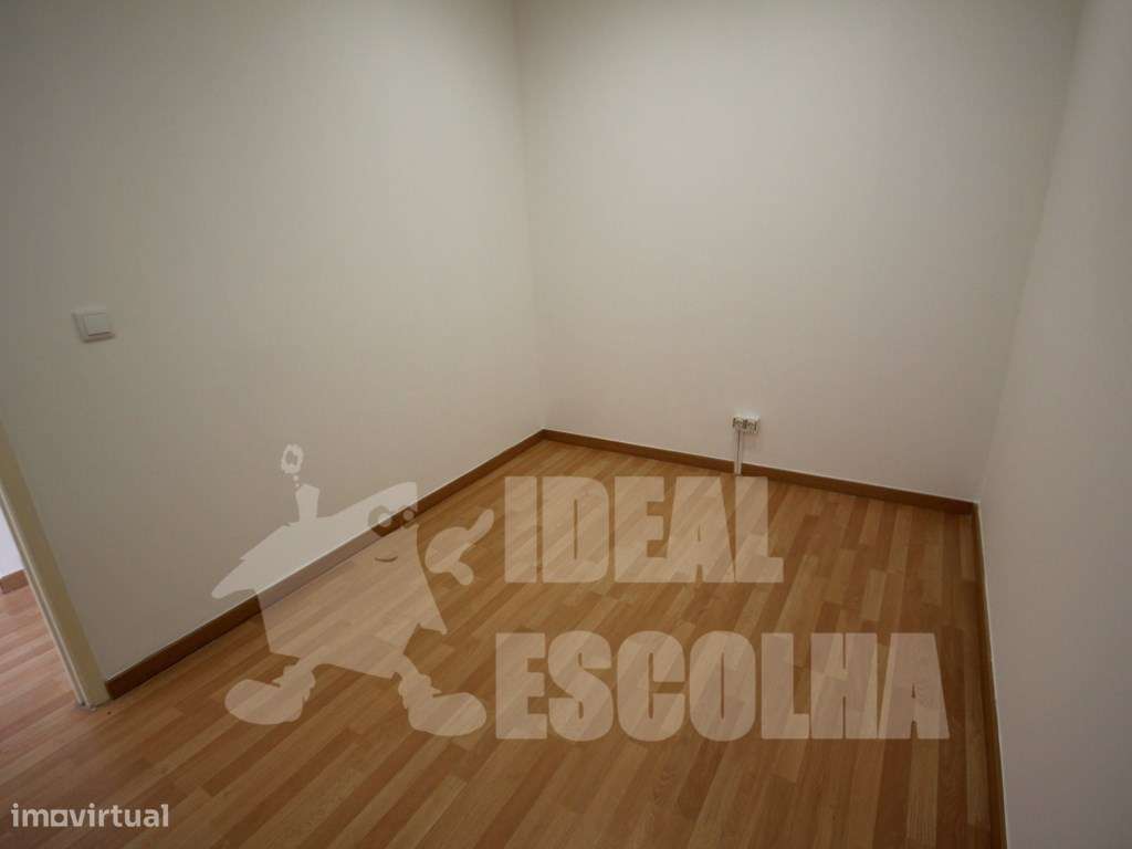 LOJA 140 000€ MONTE DA CAPARICA-5
