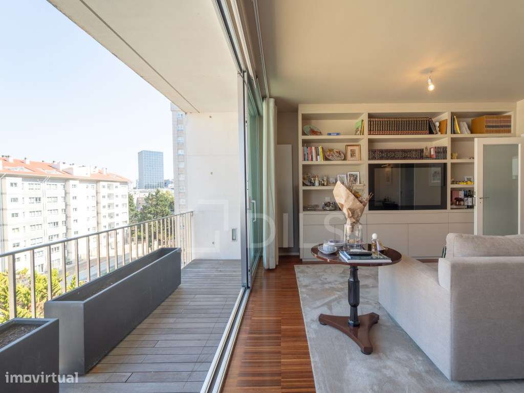 Apartamento T2 com varandas e garagem-8