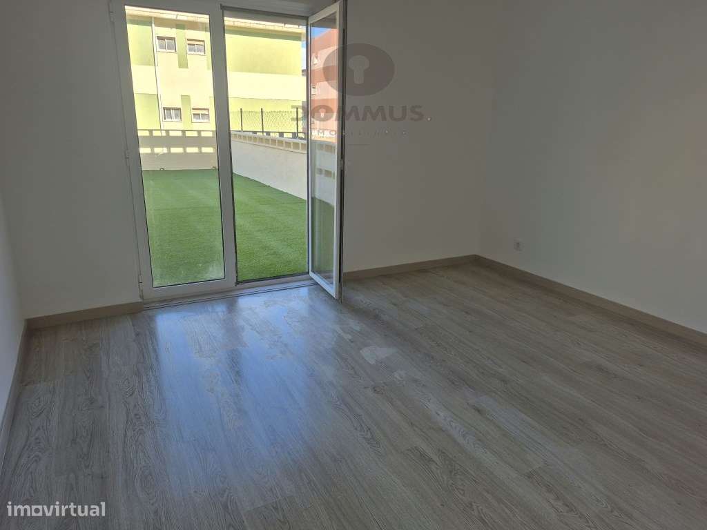 T3 Remodelado com 2 terraços em Massamá-11
