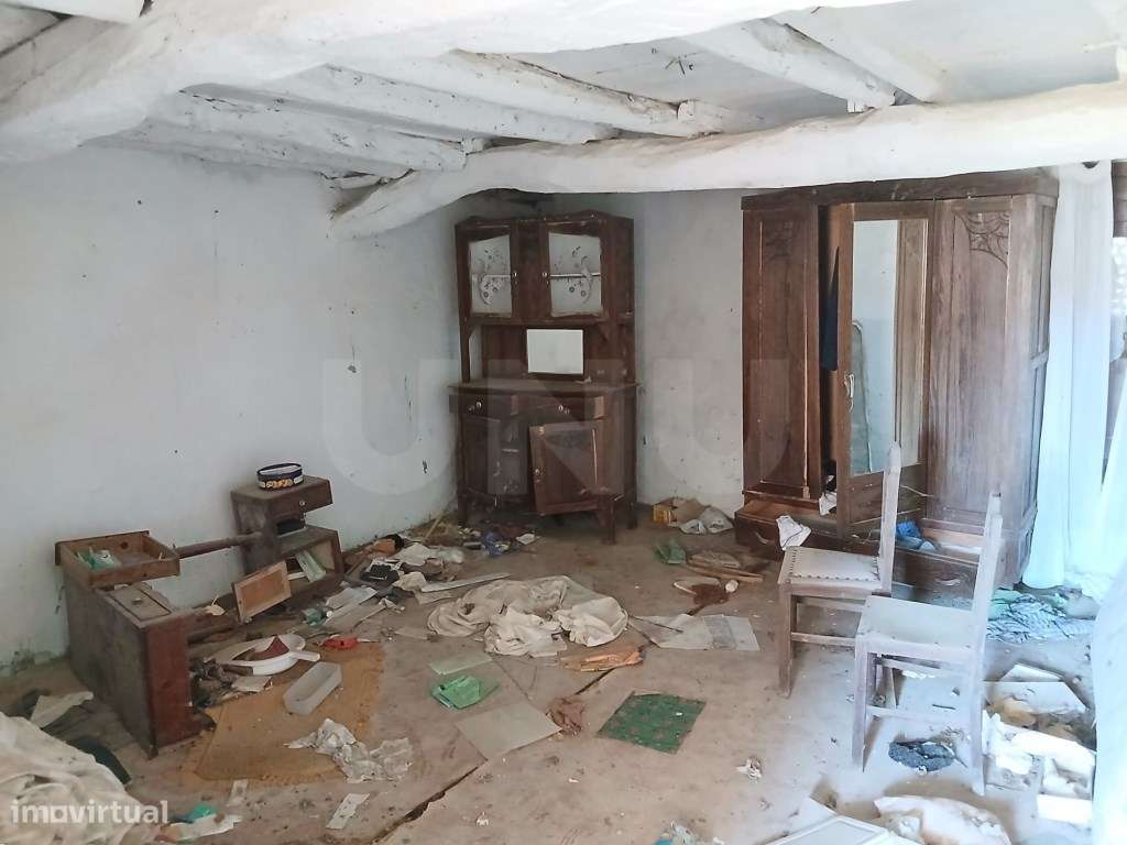 Moradia T3, em terreno de 1663 m² ,para reconstrução total, a 5 min...-20