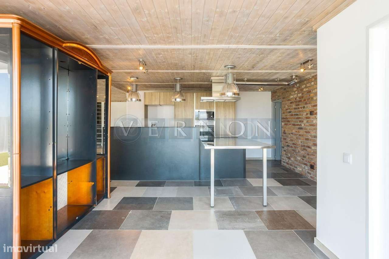 Moradia Renovada T4 com Vista Rio Arade, Piscina e 2.450 m² de Terreno-32
