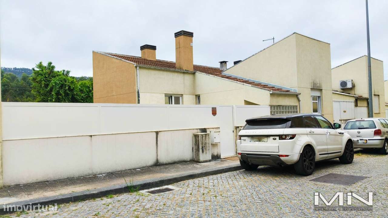 Moradia com 2 Habitações Independentes (T3 + T1) e Duas Frentes-25