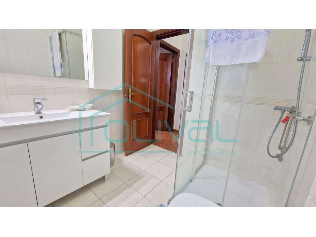 Espaço Comercial com armazéns-17