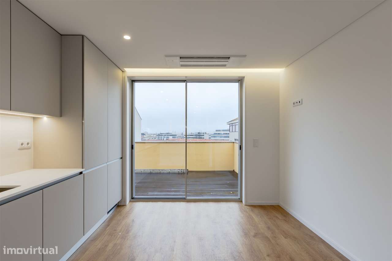 Apartamento T2 no Último Piso com Terraço na Boavista, Porto-6