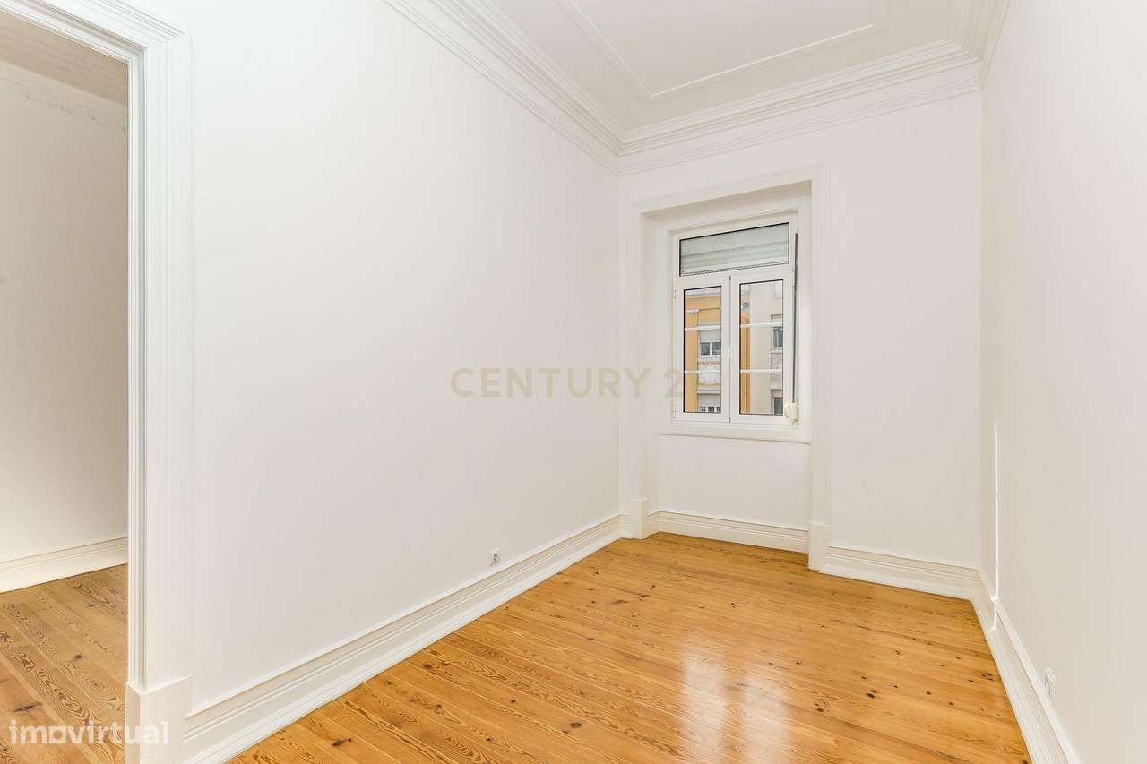 Apartamento T3+1 Renovado com conforto e charme no Bairro Azul, Lisboa - Grande imagem: 4/27