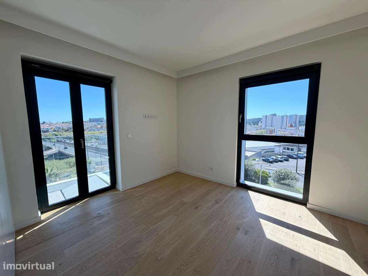 Apartamento T4 condomínio c/ piscina – Av. Novas-5