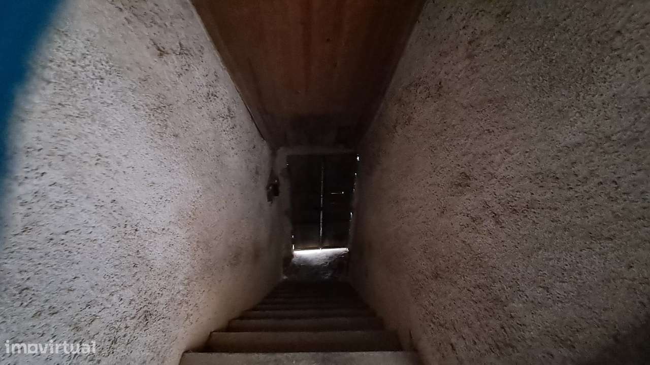 Moradia T2 para Reconstrução no Centro de Almalaguês-13