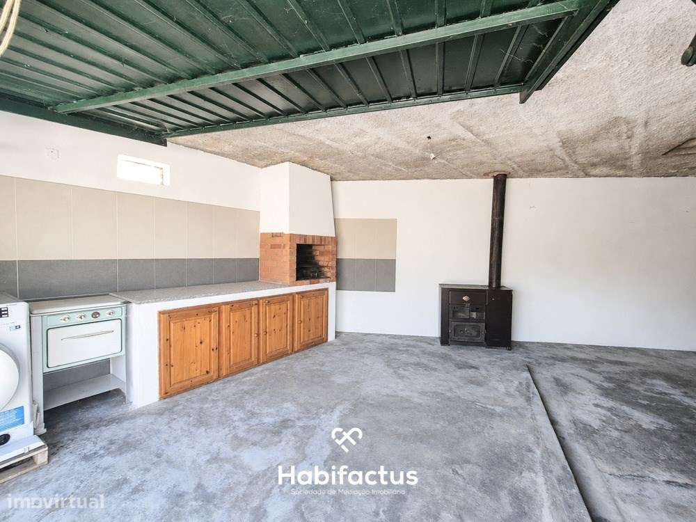 Moradia T3 para Remodelar em Bodiosa com Terreno-17