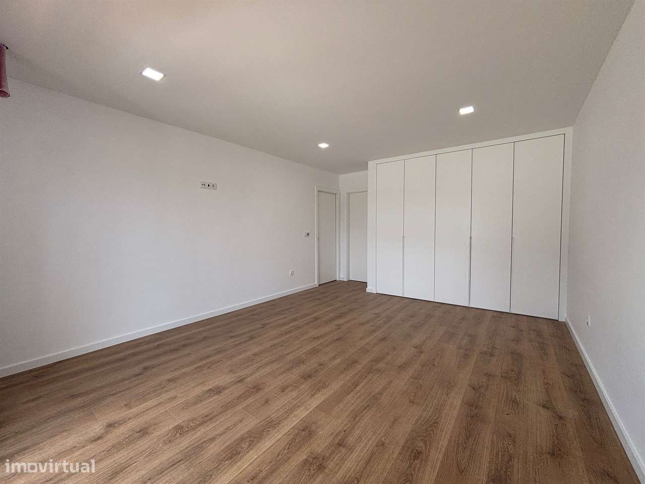 Moradia T4+1/ Terreno / Terraço / Nova / Caxarias-14