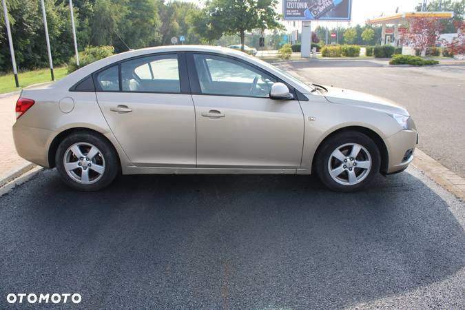 Chevrolet Cruze - 14