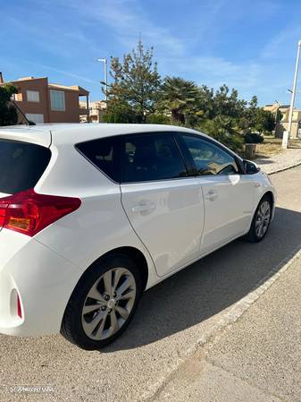 Toyota Auris Touring Sports - 13