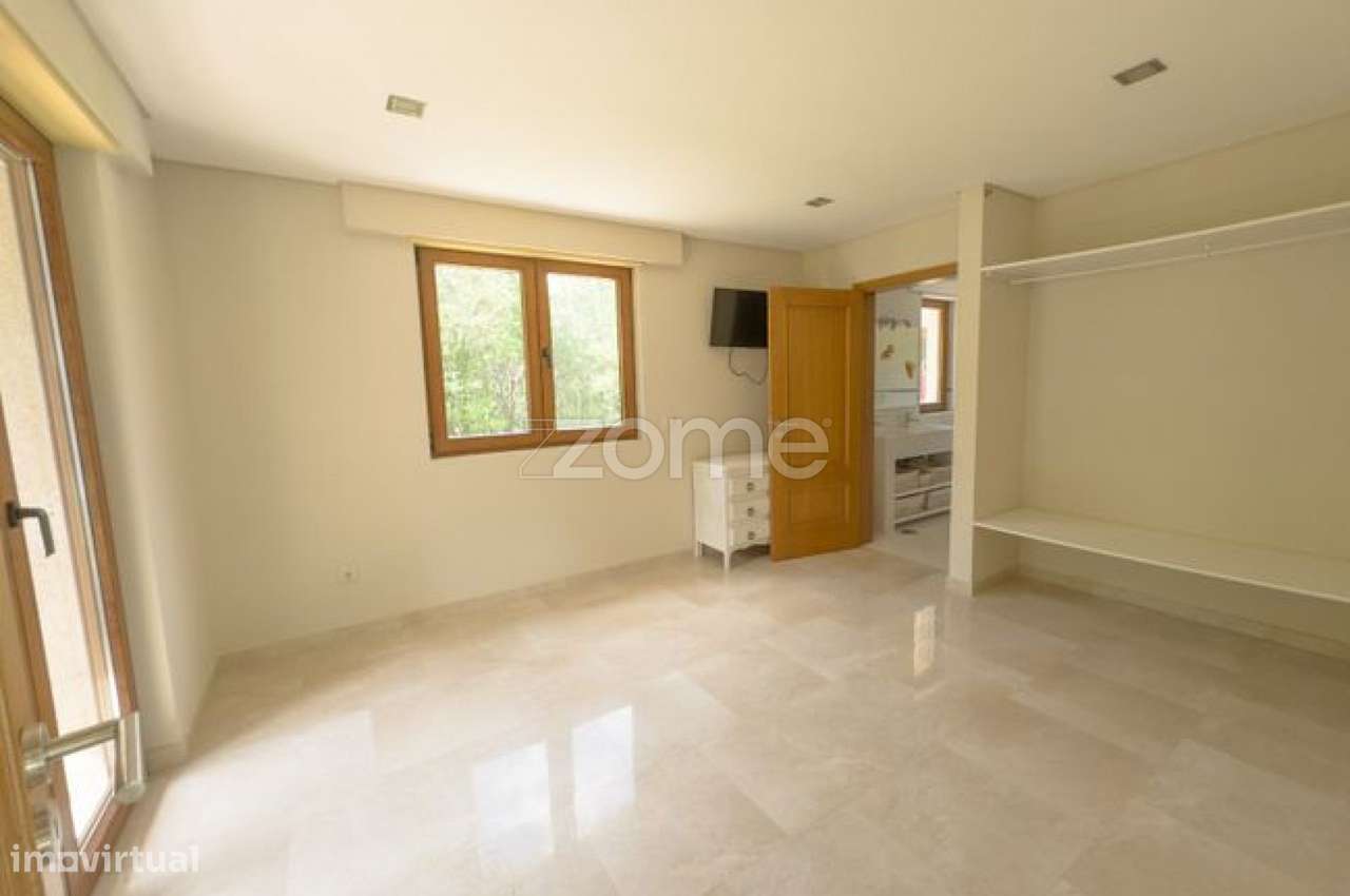 Palacete de Sonho com Piscina Interior e Vista para a Natureza - Grande imagem: 4/52