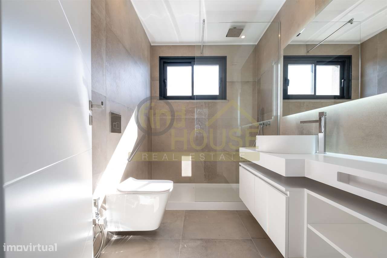 Moradia geminada T3 em Bicesse-17