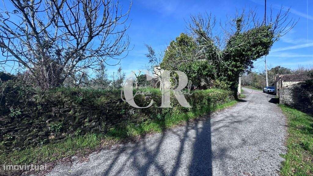 Casa de pedra com terreno e poço-6