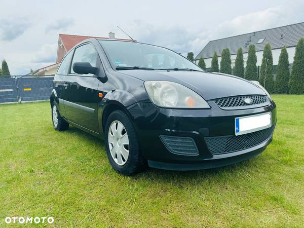 Ford Fiesta 1.3 Ambiente - 1