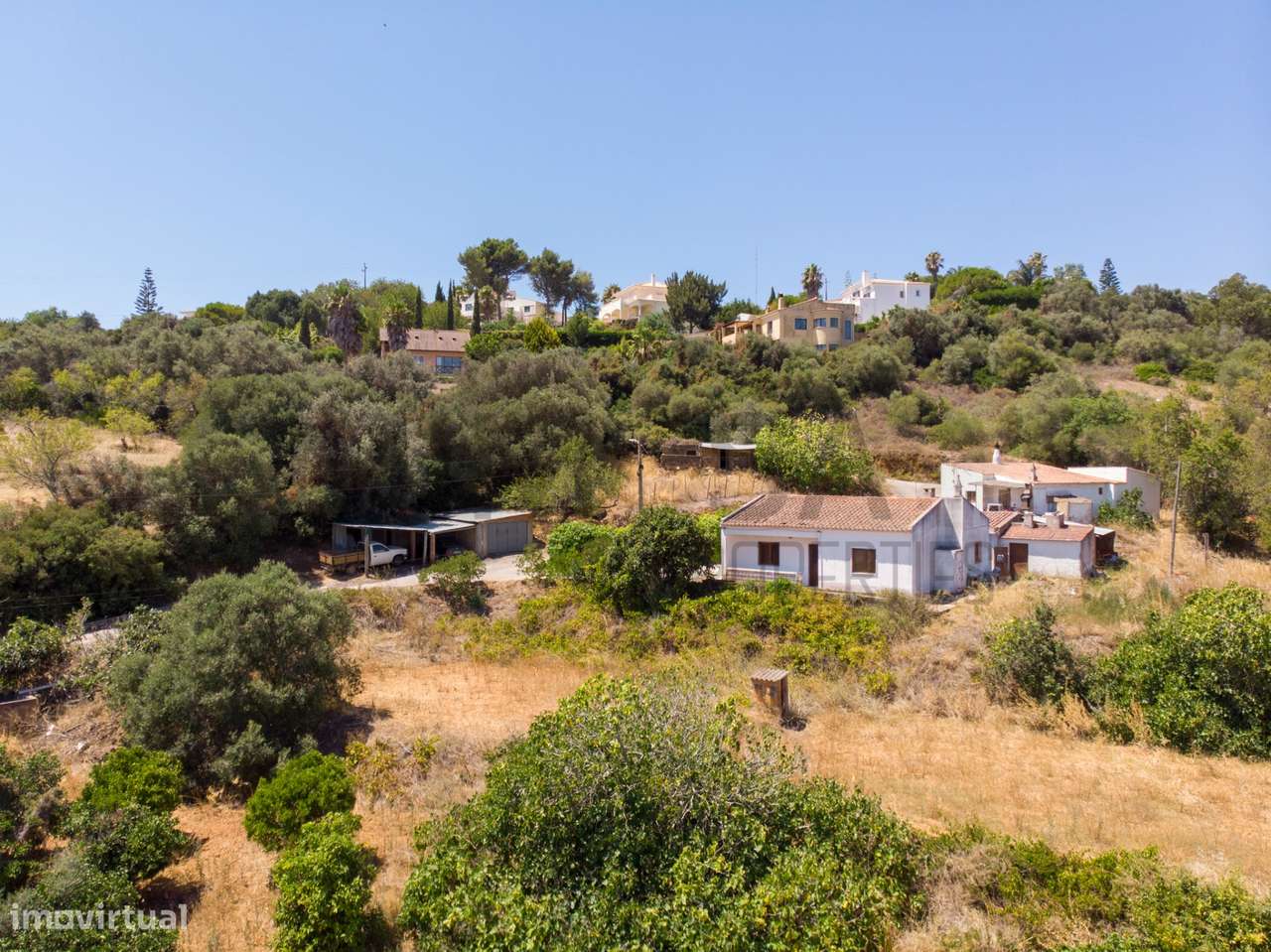 Casa com amplo terreno oportunidade de investimento perto de Lagos - Grande imagem: 2/53