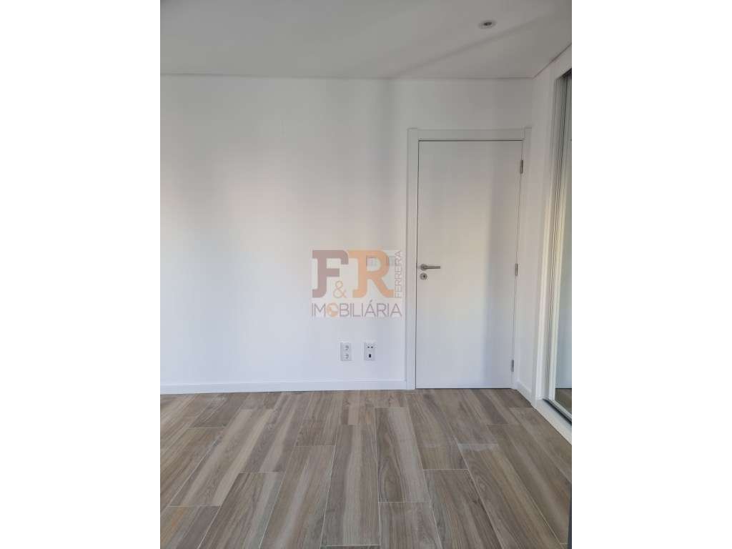 Moradia Geminada T3 com garagem e Terraço Quinta do Conde Sesimbra-30