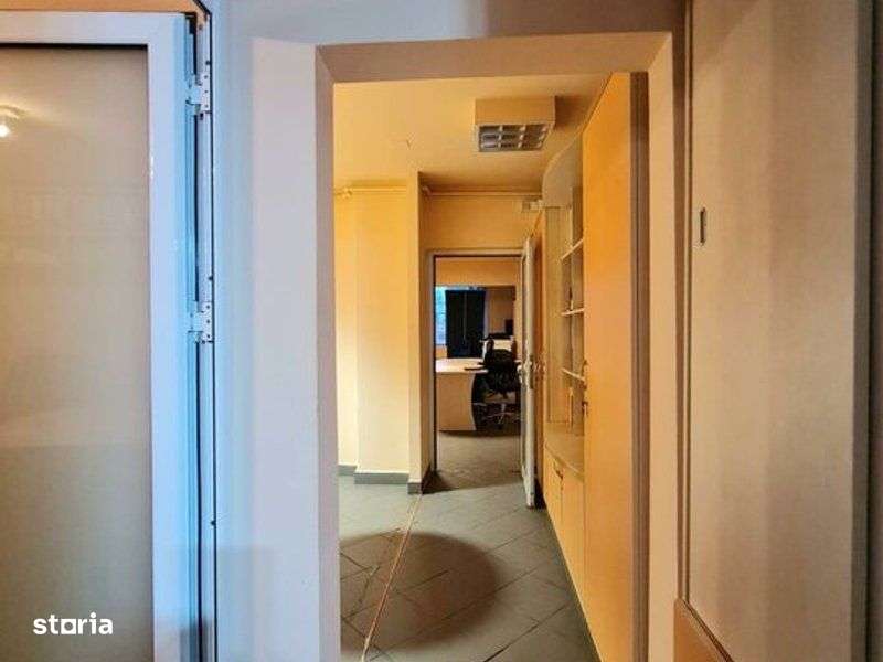 Spatiu birouri/comercial cu vitrina mare de 11 ml la B-dul Zizinului-19
