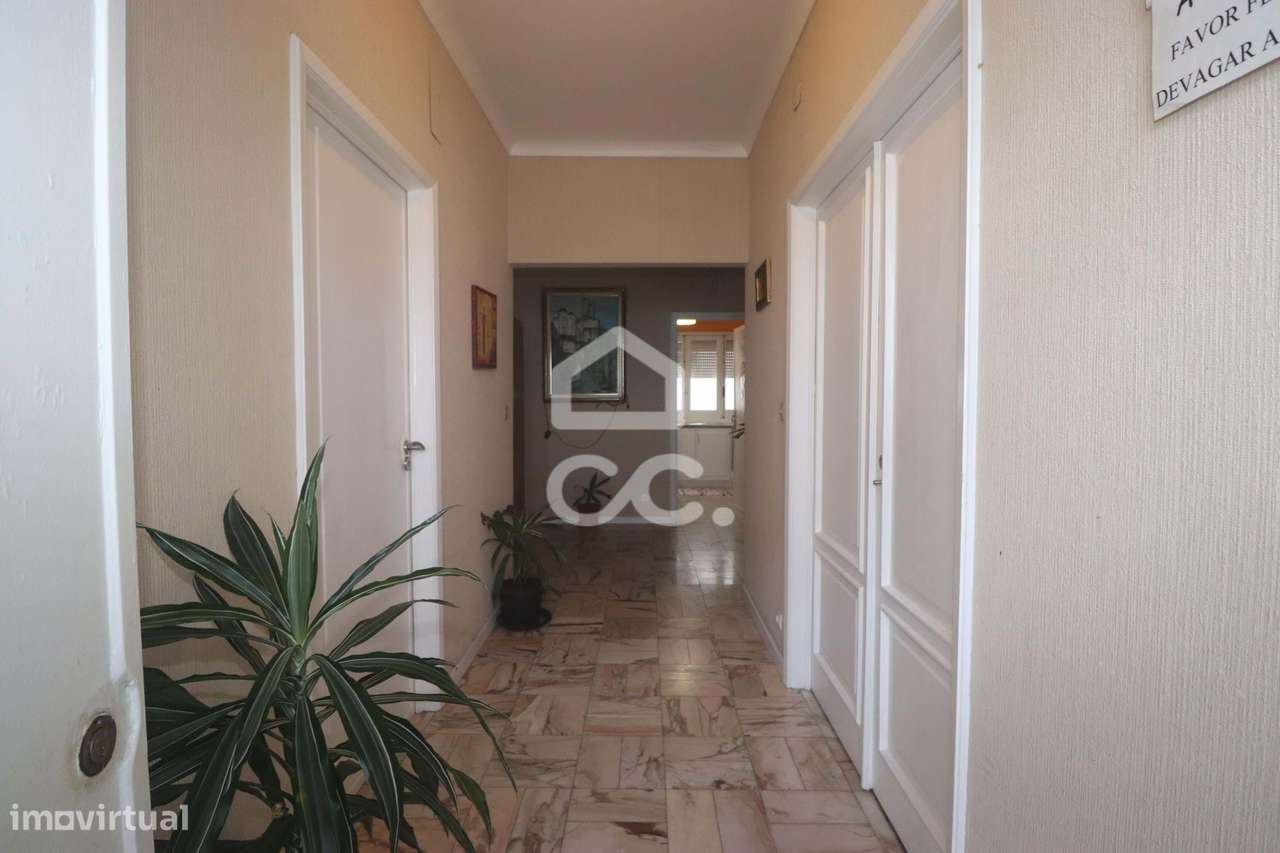 Moradia com 4+2 Quartos - São Pedro - Ponta Delgada - Grande imagem: 3/22