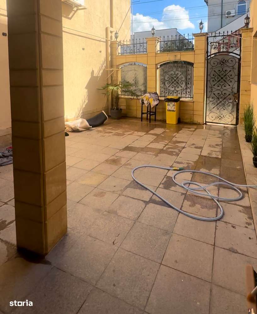 Vila de vanzare in Centru-12