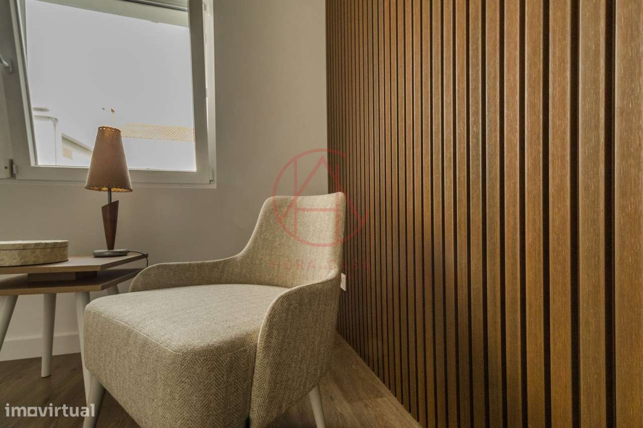 R/C de Moradia bi-familiar com quintal e garagem individual-16