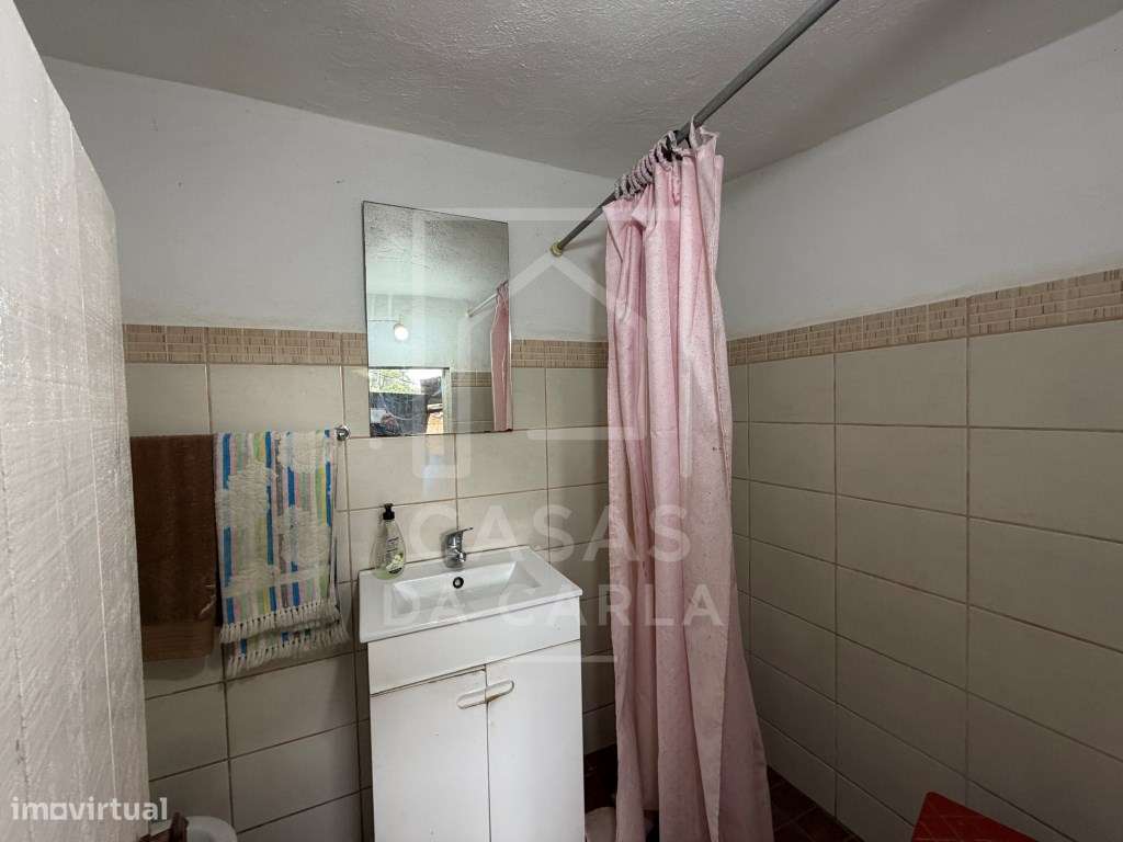 Moradia T2 com quintal e garagem em Selmes-17