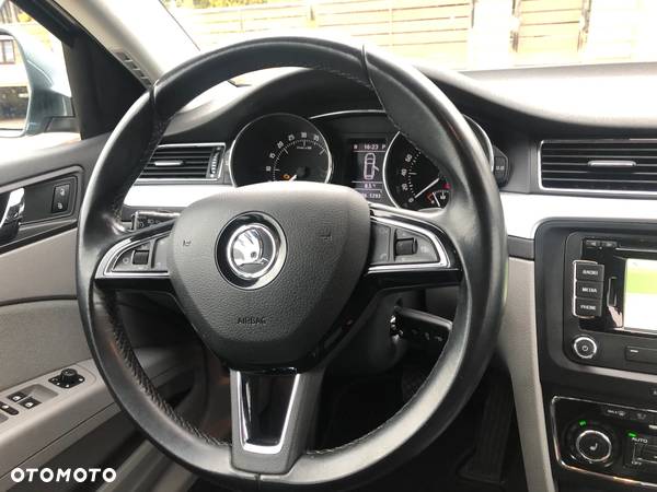 Skoda Superb 2.0 TDI Ambition DSG - 28