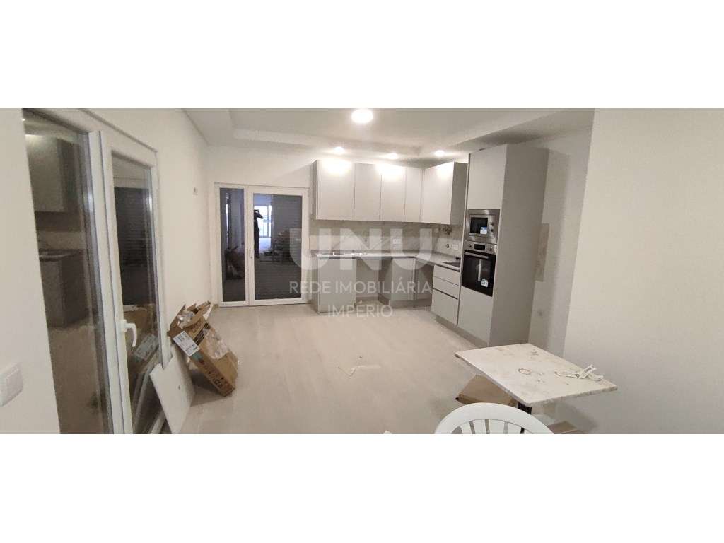 MORADIA PREMIUM TRIPLEX 5 ASSOALHADAS em Fernão Ferro 3 WC-7