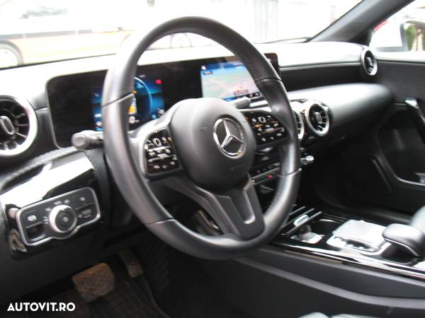 Mercedes-Benz A 180 d 7G-DCT - 8