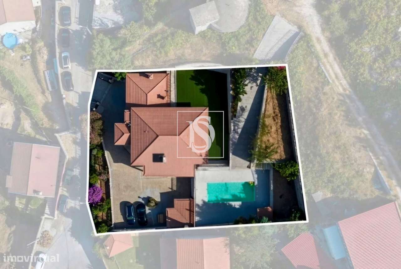 Moradia Independente T6 com 6 suítes e Piscina-35