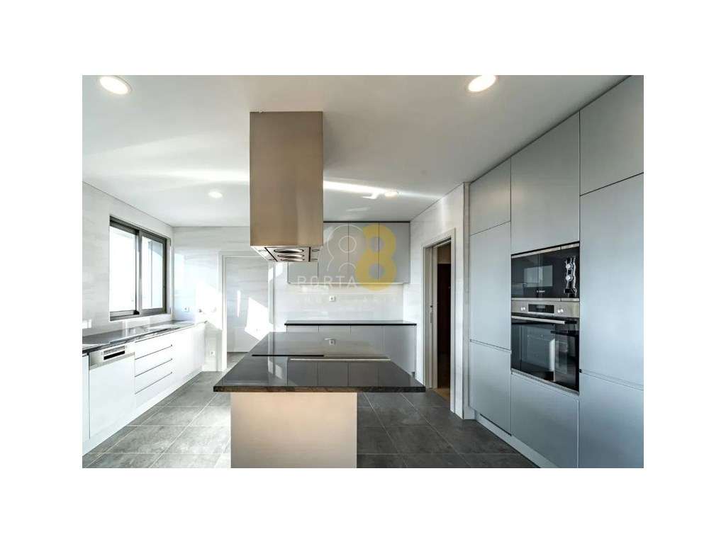 Magnifico T4 Recuado com terraço e 3 frentes na Boavista. - Grande imagem: 1/24