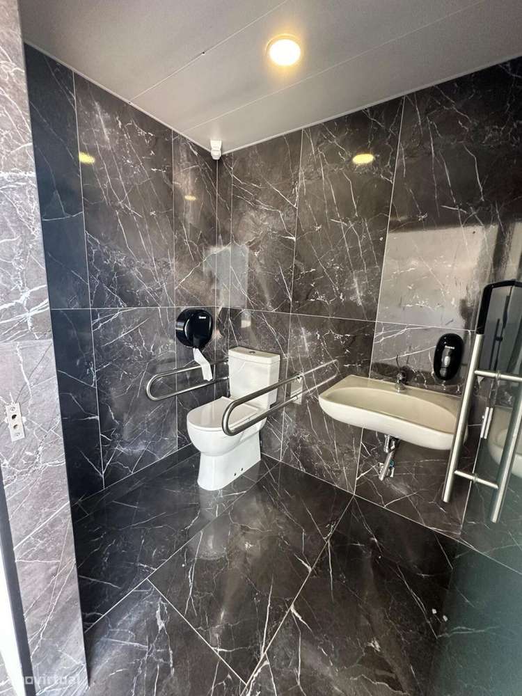 Armazém com Logradouro na EN1 | Vila Franca de Xira-11