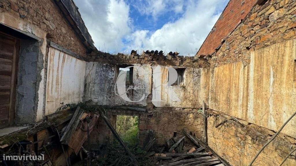 Conjunto de 2 habitações em pedra para renovação com quintal em Figuei - Grande imagem: 4/22