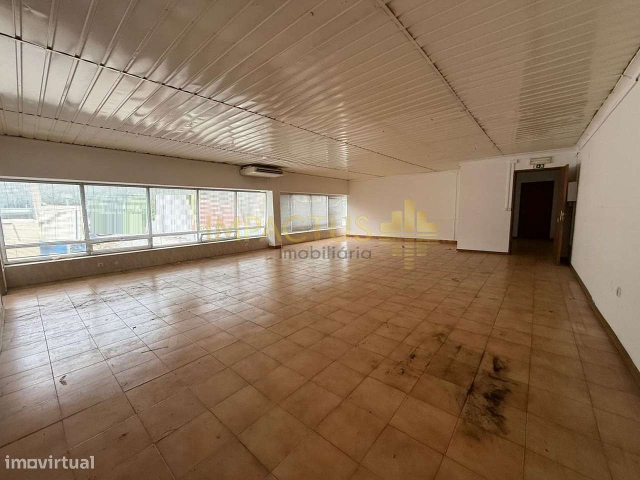 Escritório em zona industrial - Grande imagem: 2/9