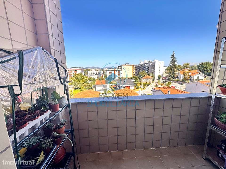 T2 com 2 varandas e garagem | Centro Famalicão-19