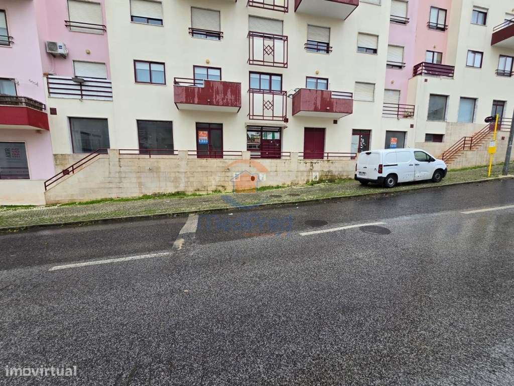 Espaço comercial com 93,73 m2 na Ramada | Odivelas - Grande imagem: 2/11