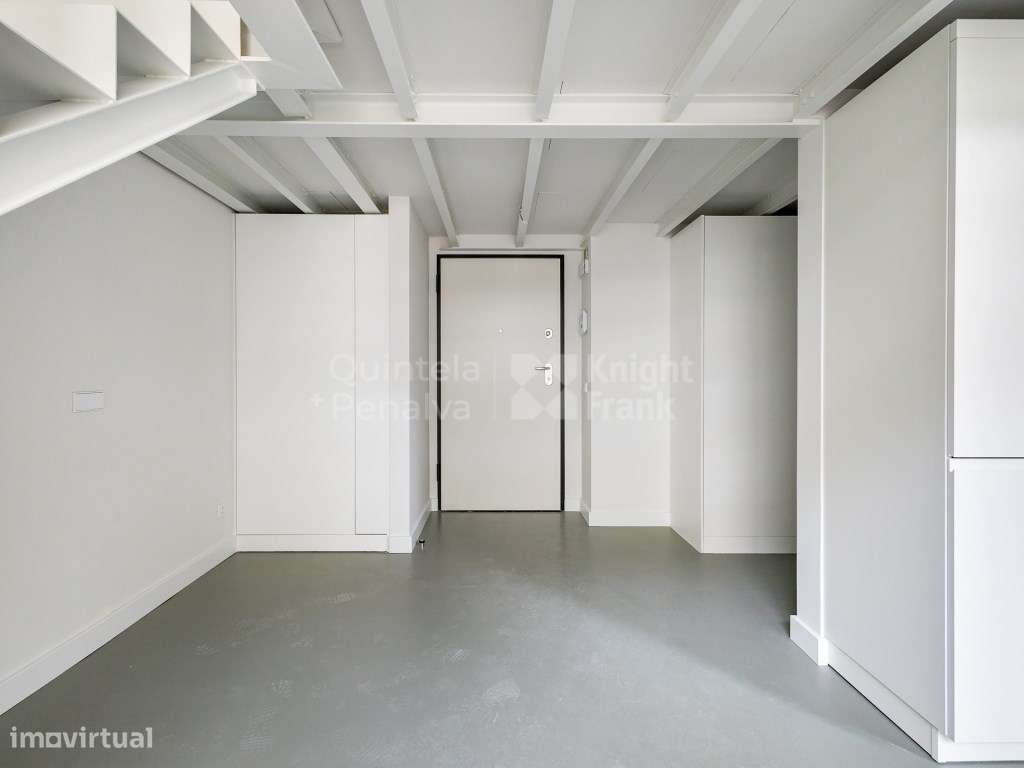 Loft T0 para arrendamento com garagem em Miraflores - Grande imagem: 4/26
