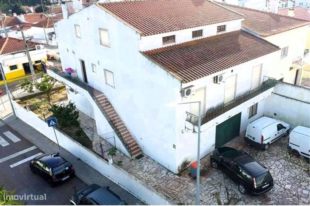 Excelente investimento. Moradia T5 com anexo T1 em Alcácer do Sal. - Grande imagem: 2/35