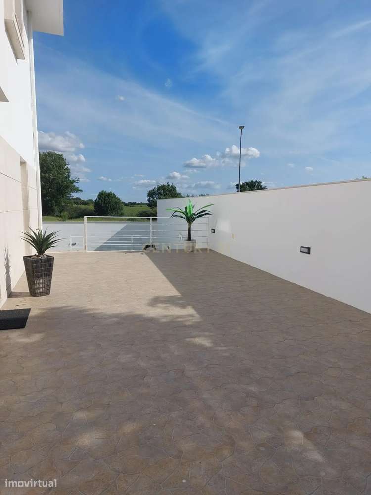 EXCELENTE MORADIA No CABEÇO do ARRAIAL, ÉVORA, com Cave (garagem Grand-21