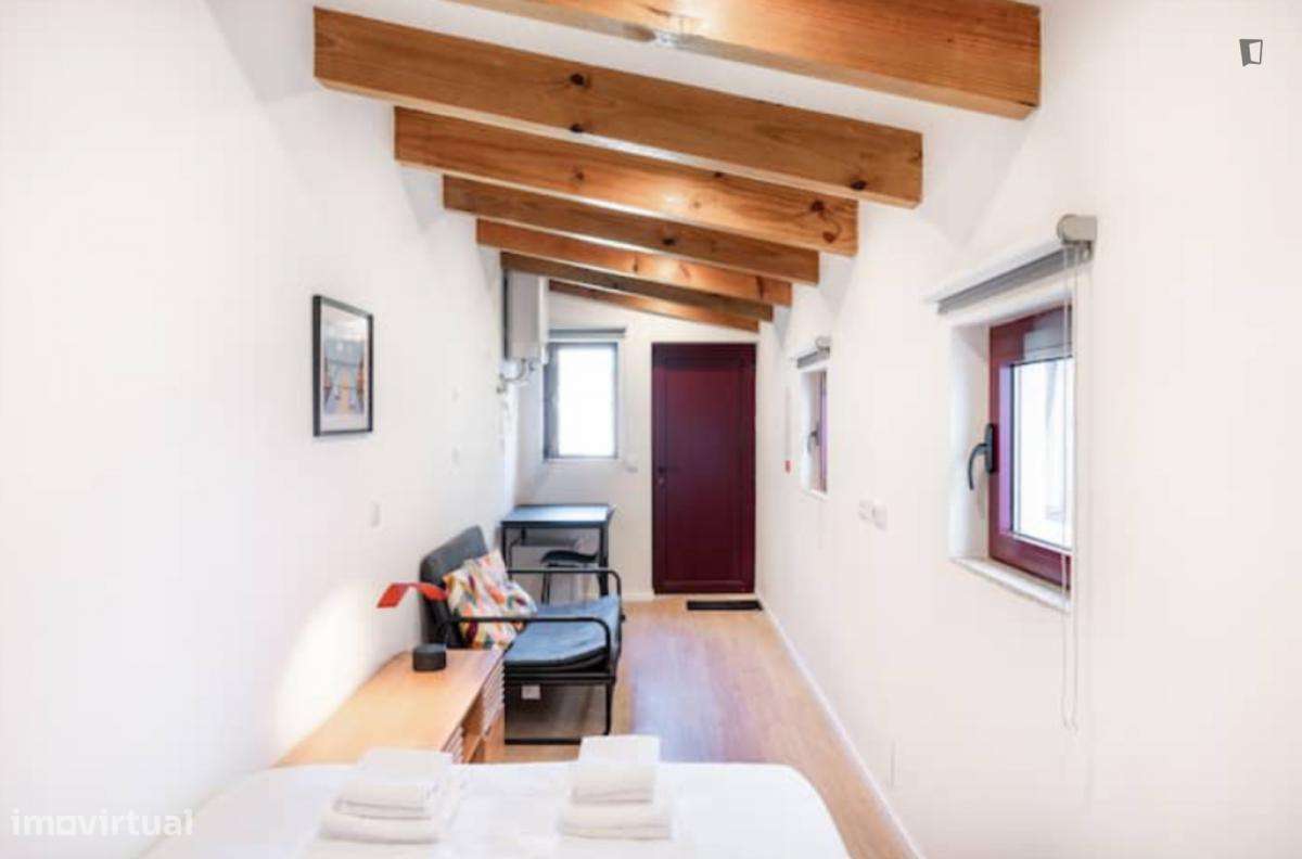 Quarto - localizado em Lordelo do Ouro Porto - Grande imagem: 4/18