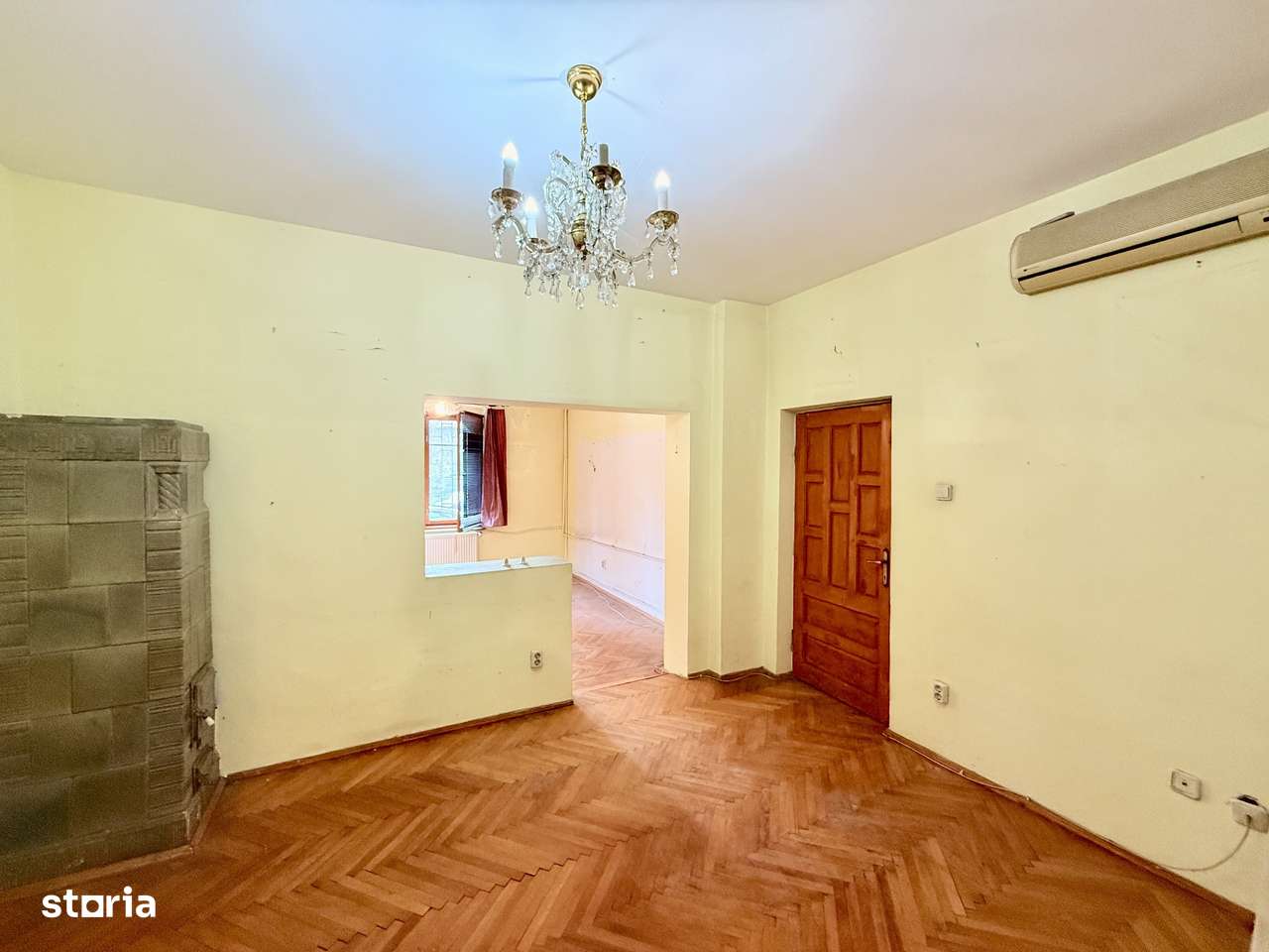 Vila 200 mp desfasurati cartier de case Belvedere Regie-16