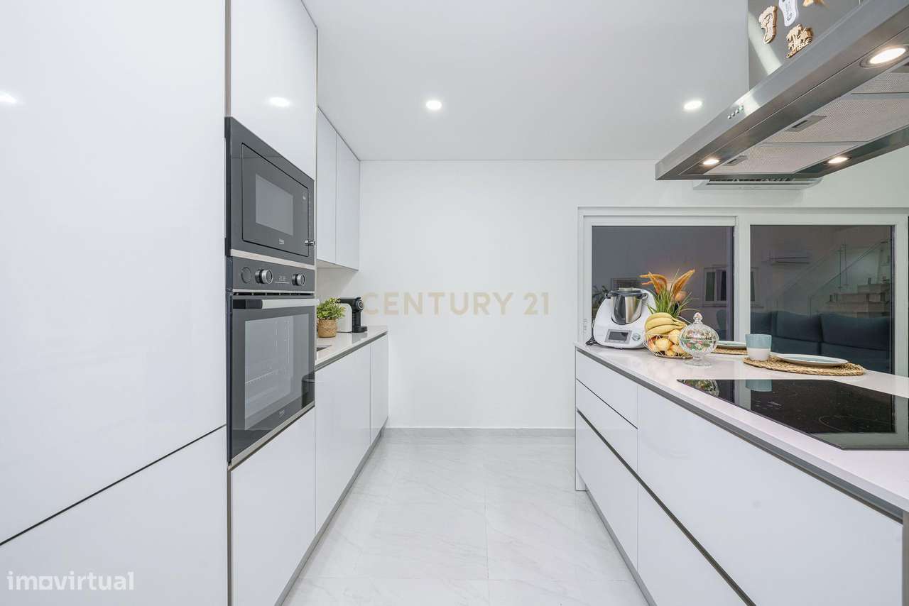 Moradia T4 + anexo T0 | Piscina Infinita | Estuário do Sado-21