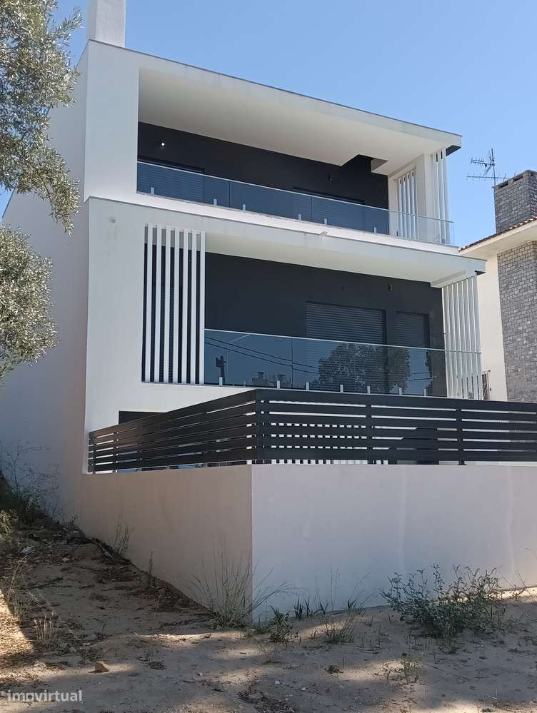 Moradia T4+garagem Piscina e Ginásio Quinta do Chiado-8