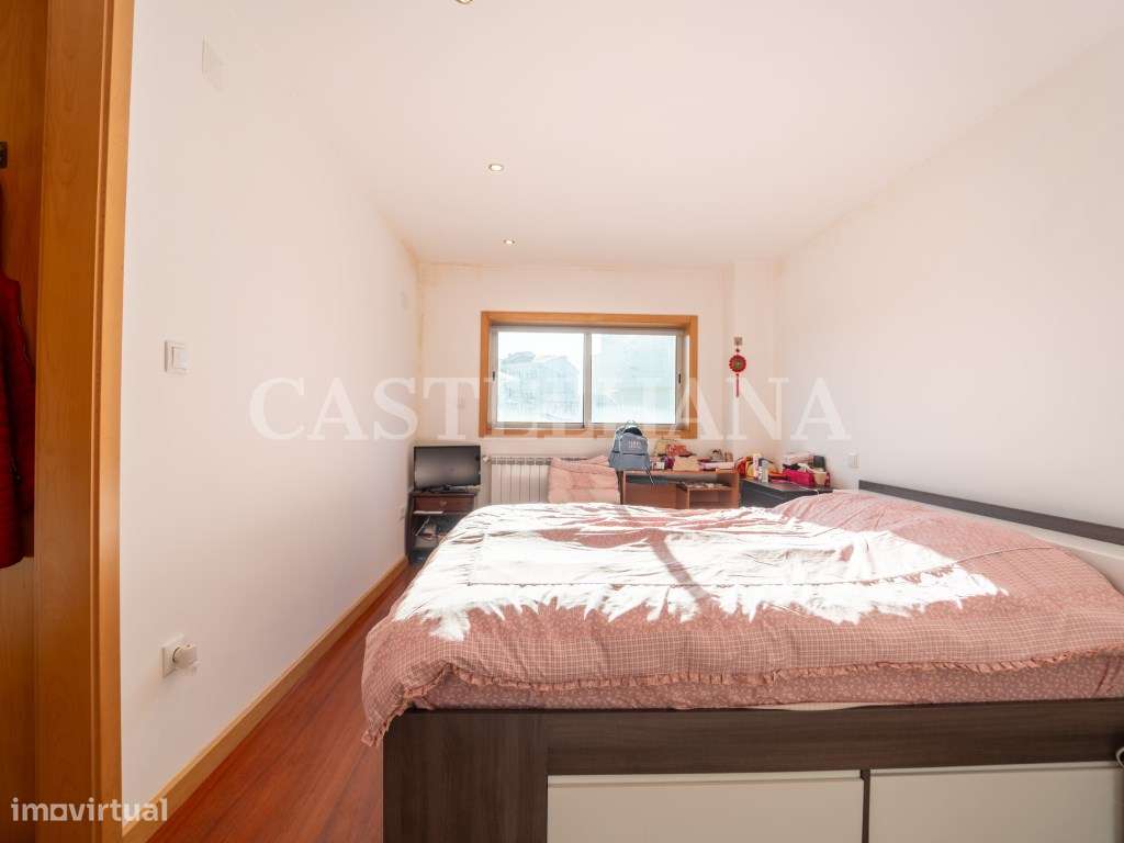 Moradia T4+1 com jardim, terraços e garagem privada, próxima a Mari...-31