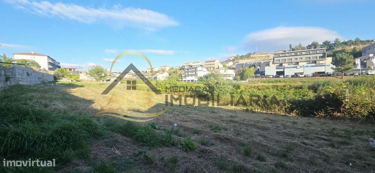 Moradia para restauro e terreno industrial com mais de 4000m²-32