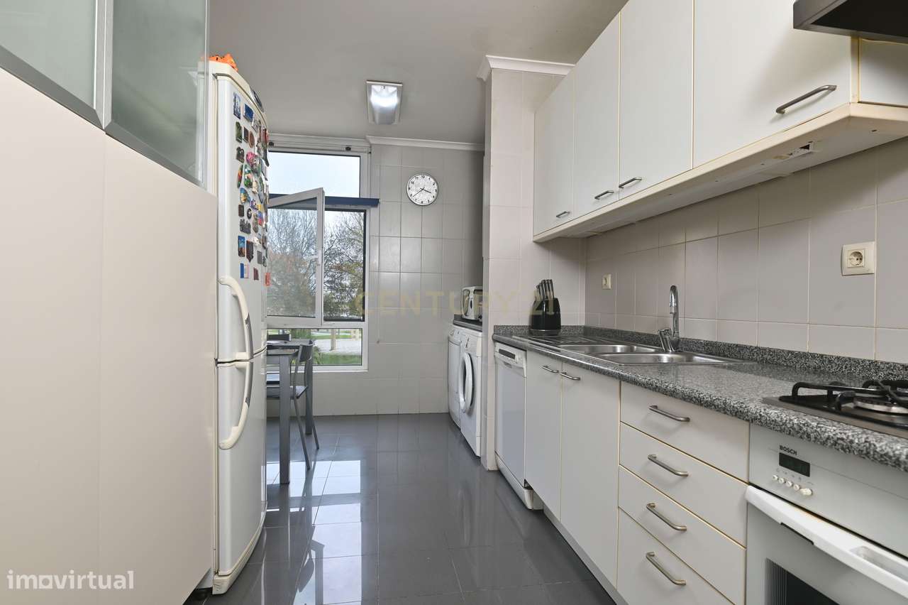 Apartamento 3 quartos, 3 WC, no centro dos Jardins da Parede, com vist-8