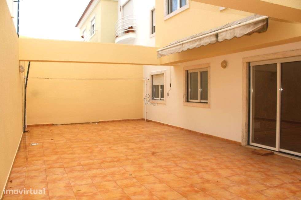 T2 com Terraço, Garagem e arrecadação-32